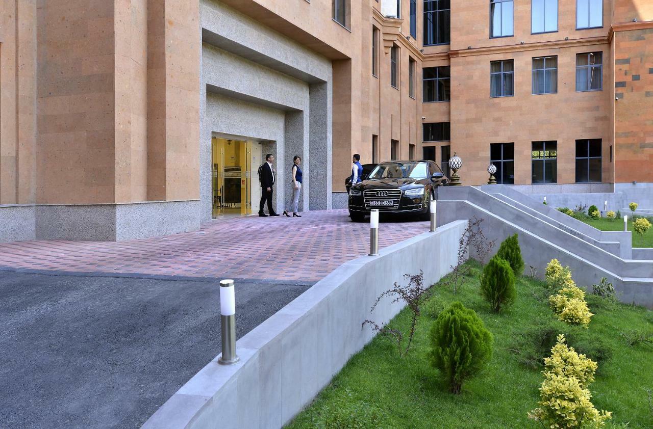 Ani Grand Hotel Ereván Exterior foto